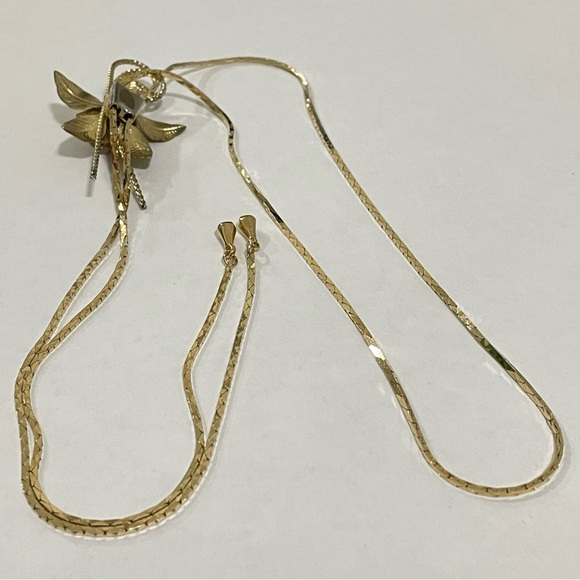 Gold Flower Style Bolo Necklace - Picture 12 of 13